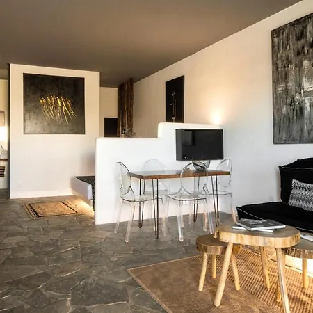 Mykonos Dot Art Homes דירה