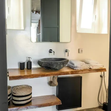 Mykonos Dot Art Homes * אנו מרה
